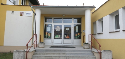 Škola vchod