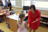 přivítání s paní vychovatelkou, zastupující třídní učitelku